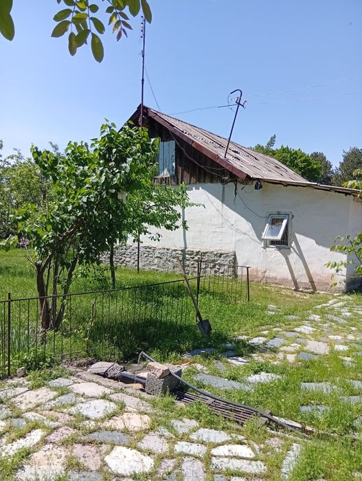 Продается дачный участок в городе Газалкент7,600 соток. Бассейн, сад,