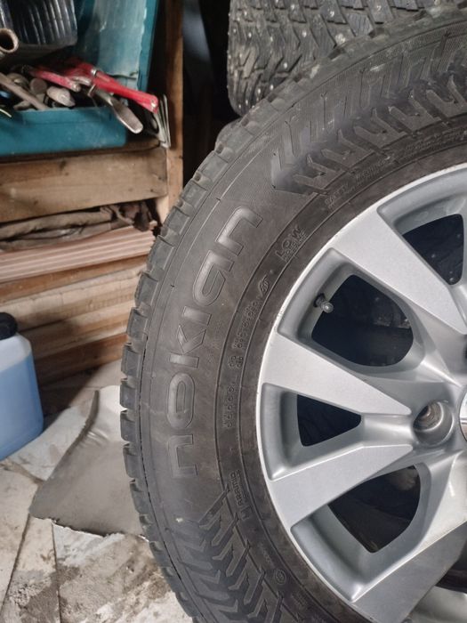 Шины с диском комплект