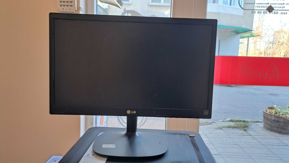 Монитор LG – около 22–24 инча, Full HD