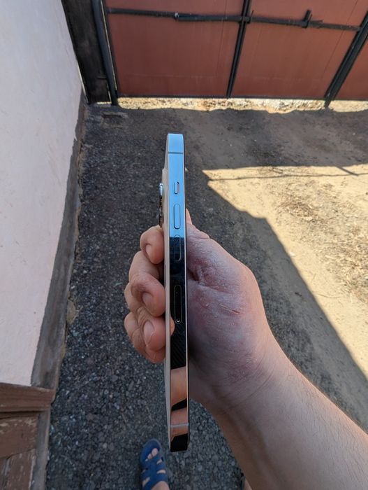 Продам айфон 13 про 256Гб белый АКБ 79%