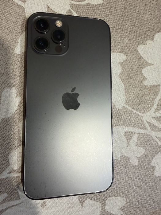 iPhone 12 pro, в хорошем состоянии