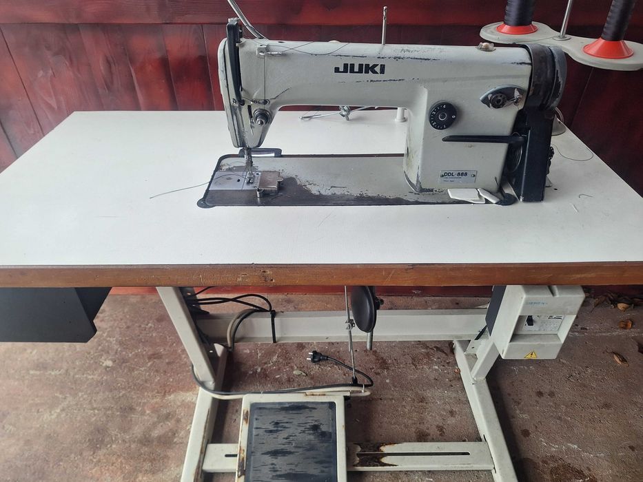 Masina de cusut JUKI DDL 888
