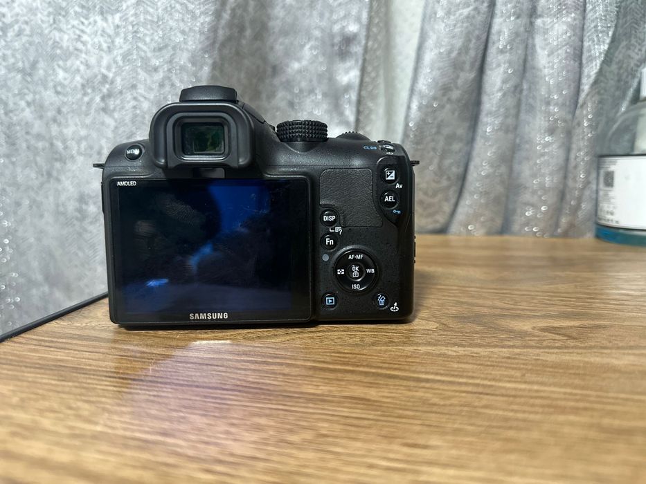 Aparat foto Samsung NX11 + obiectiv – stare foarte bună