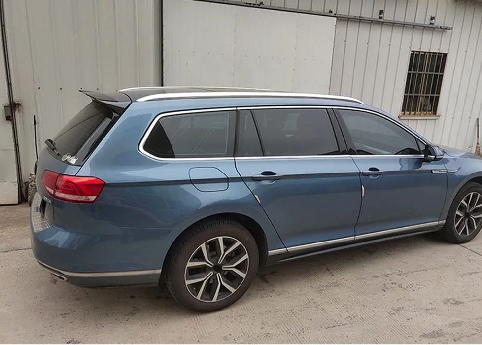 Eleron sport luneta VW Passat B8 Break negru lucios