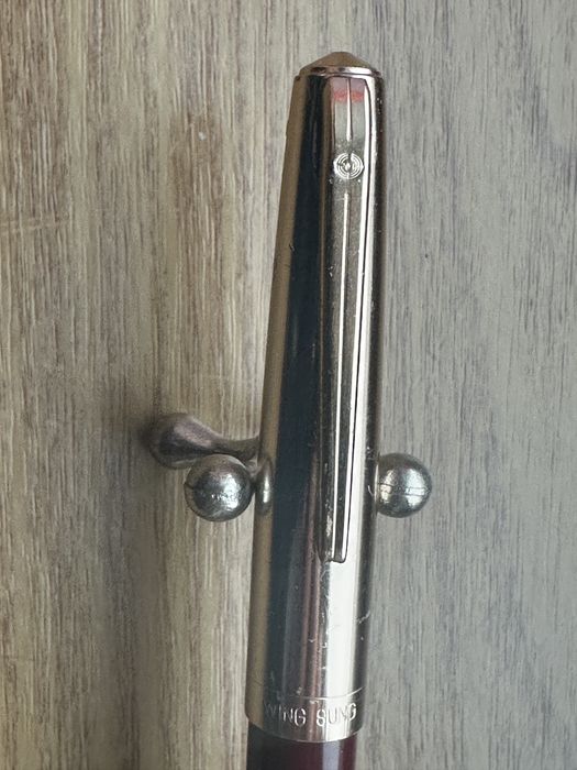 Stilou chinezesc Wing Sung rosu