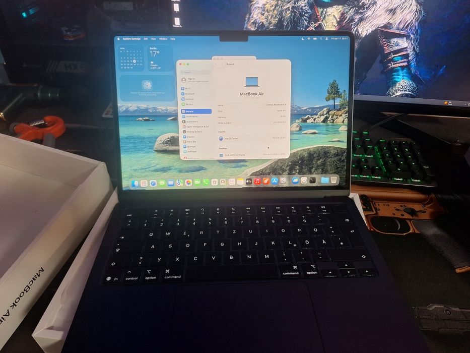 MacBook Air 13  M4 16GB ram  256GB  SSD