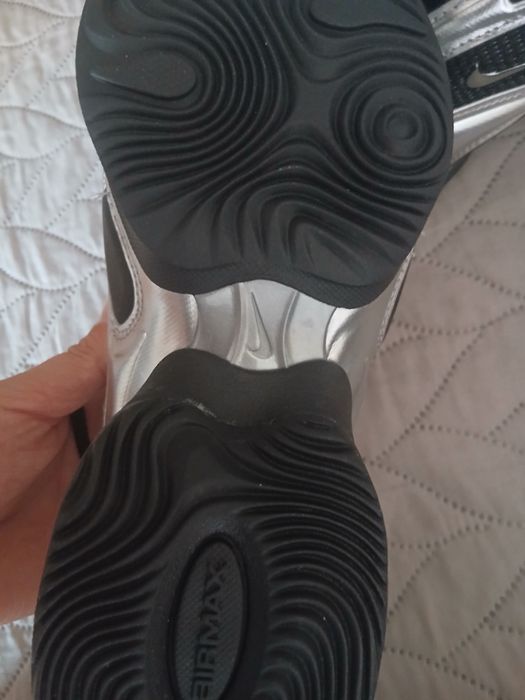 Adidasi Nike Air Max noi