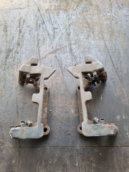 Portetrier suport etrier spate original Audi A4 B8 8K 2008-2012 1.8 tf