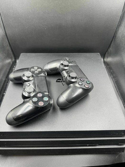 Hope Amanet P5-Consola PlayStation 4 Pro, Black, 1 TB- Doua manete !