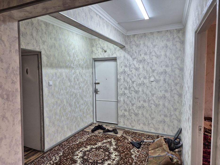 Sergeli 7   3- metro oldida.