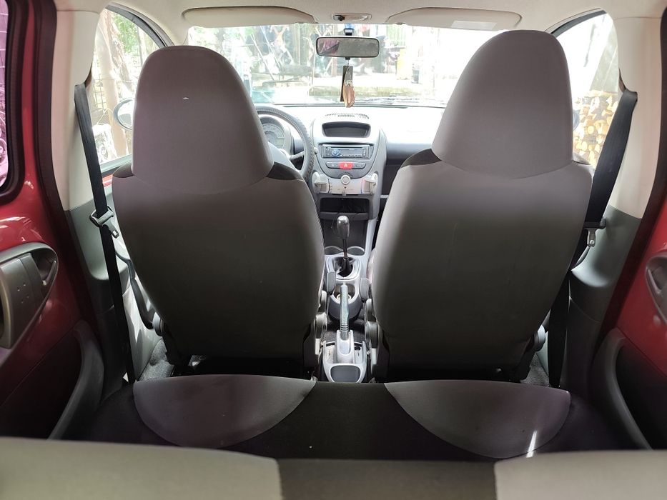 Vând Peugeot 107