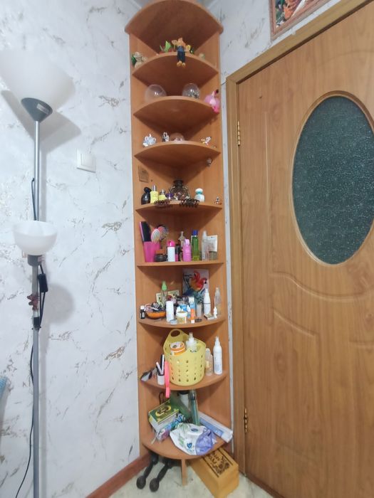 Угловая полка и угловой шкаф