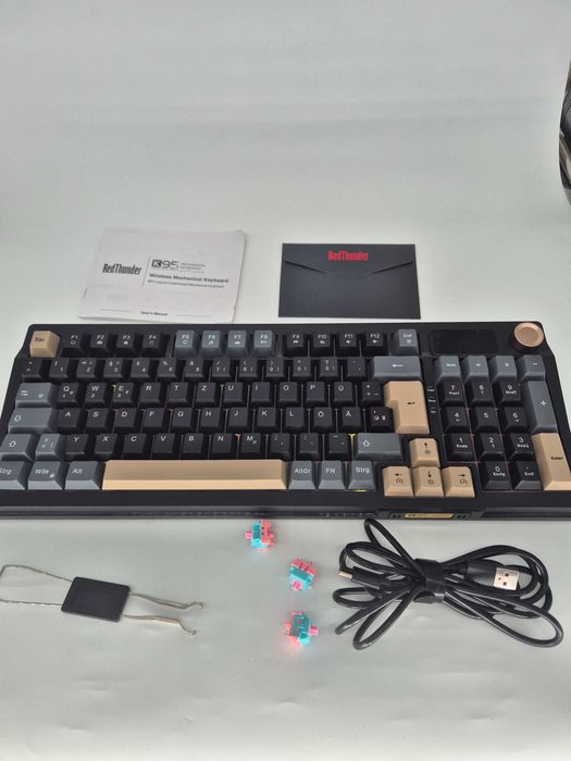 Tastatura Mecanica Wireless RedThunder K95 Smart Display - Pink Switch