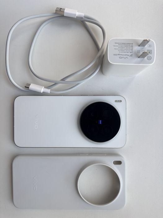 Vivo x300 pro 12/256 белый