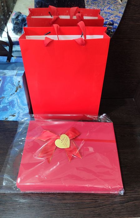 Подарочная коробка