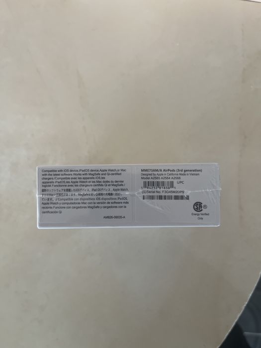 AirPods 3 ,generatia 4