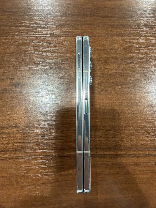 Смартфон Samsung Galaxy Z Fold5 бежевый