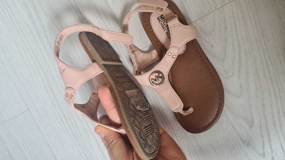 СРОЧНО продаю обувь летняя для девочки