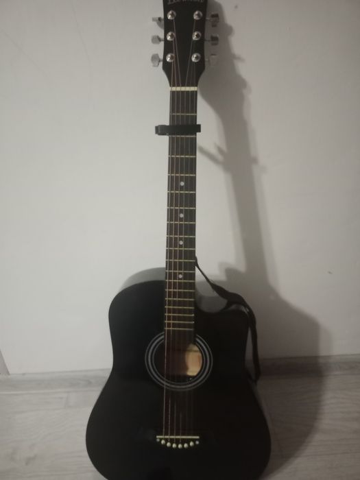 Продам гитару размер 38 акустика