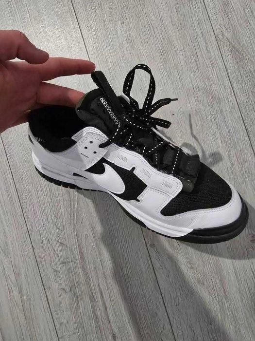 Vand Nike Sport Dunk Low.