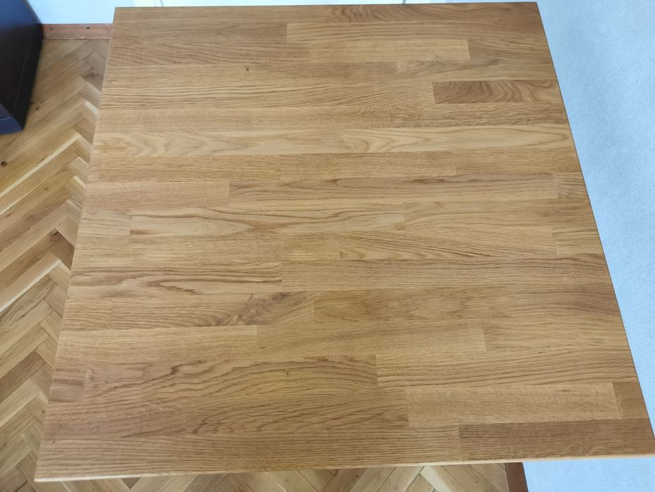 Продавам трапезна маса