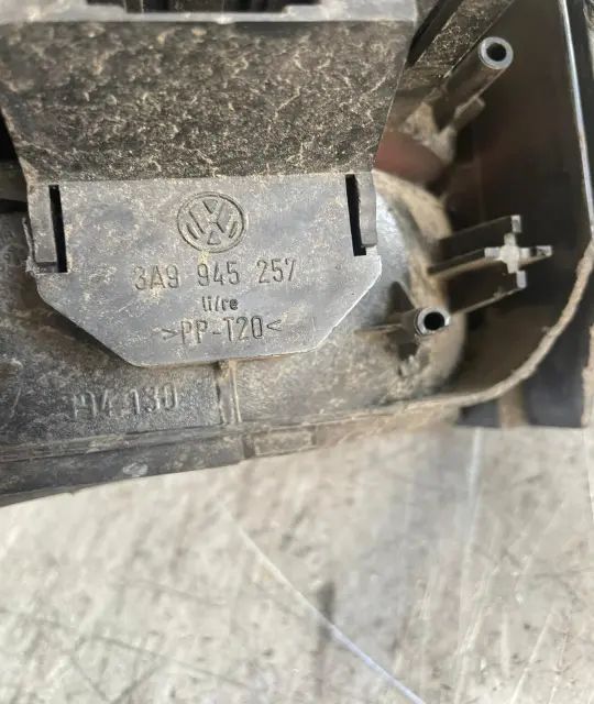 Lampa / Tripla stop dreapta pe aripa Volkswagen VW Passat 1992