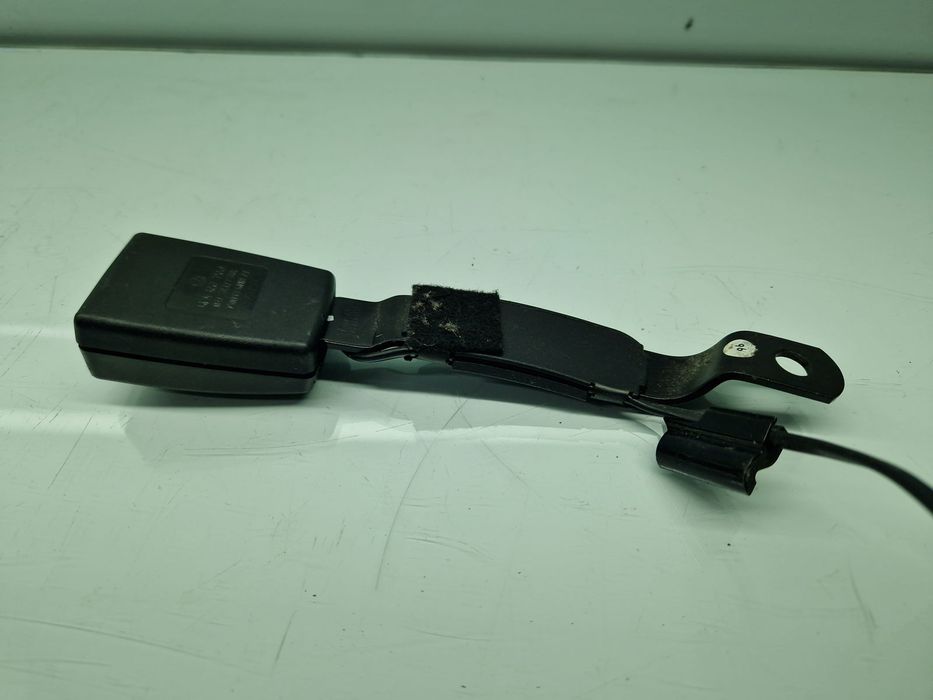 Capsa centura stanga fata Volkswagen Polo (6R) [Fabr 2009-2016] 6R485