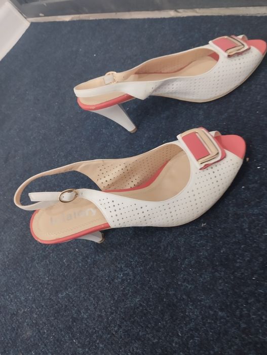 Босоножки женские новые