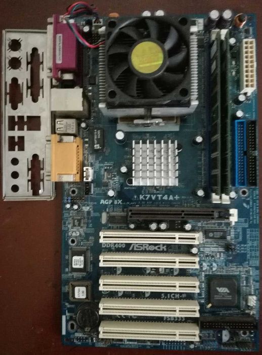 Дъно AS Rock K7VT4A с Процесор AMD Sempron 2500+, Видеокарта  и Памет