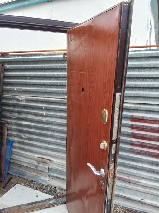 Сыртқы темір есік сатылады.