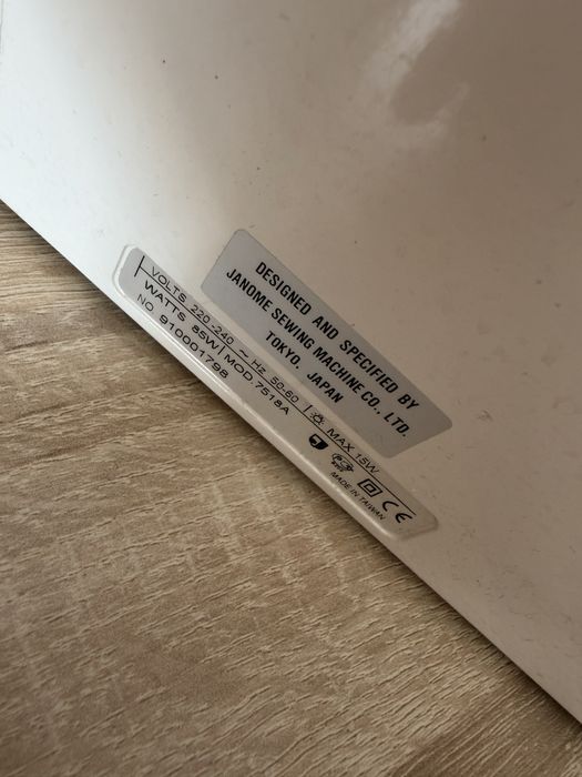 Швейная машина Janome 7518A