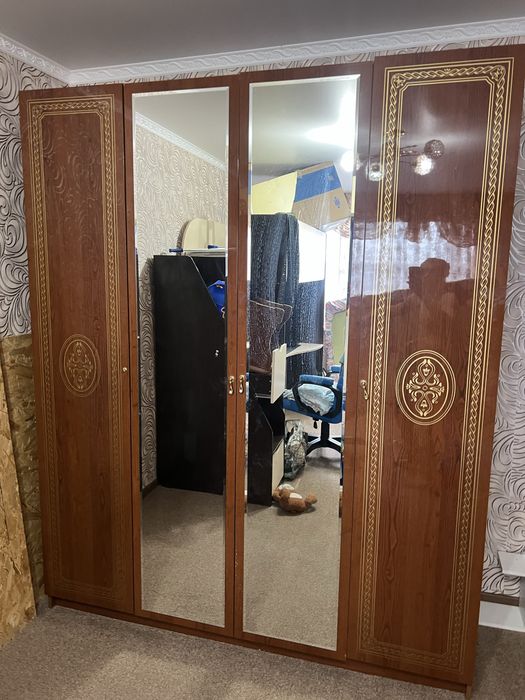 Продам шкаф в хорошем состоянии. Торг есть