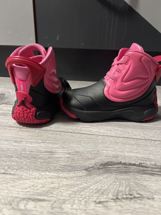 Ghetuțe Jordan mărimea 25