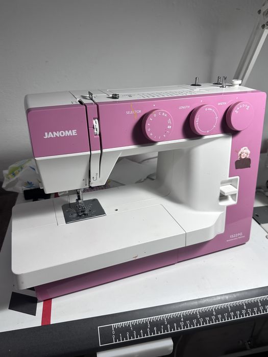 Швейная машина Janome