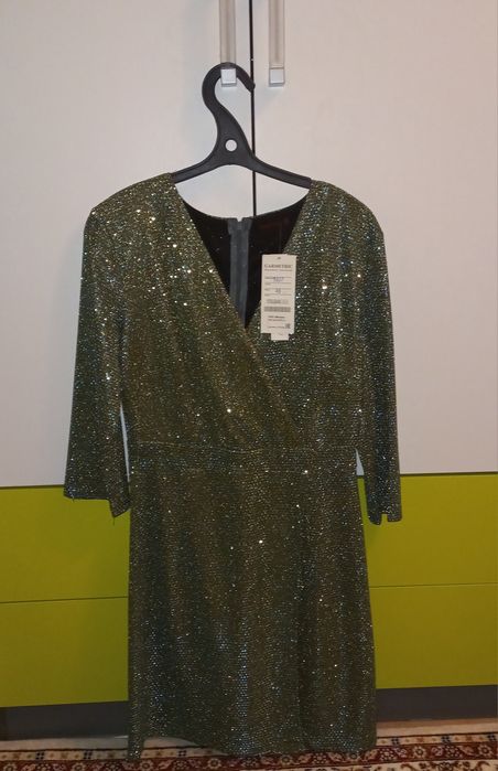 Продаётся новое женское платье