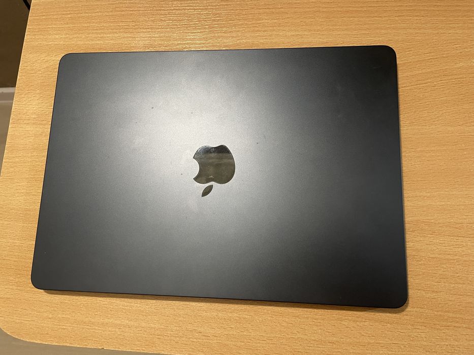 Macbook air M2 96% живот на батерията space gray