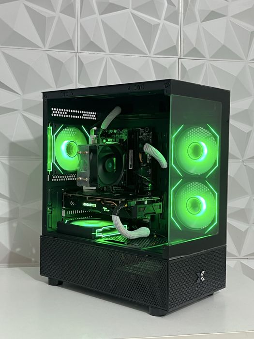 Геймърски компютър / RX 580 / i7 6700 / 16GB RAM