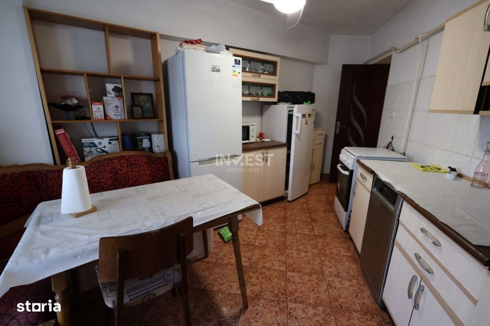 Apartament de vanzare, 4 camere, decomandat, zona Pacurari-Pizza Smile