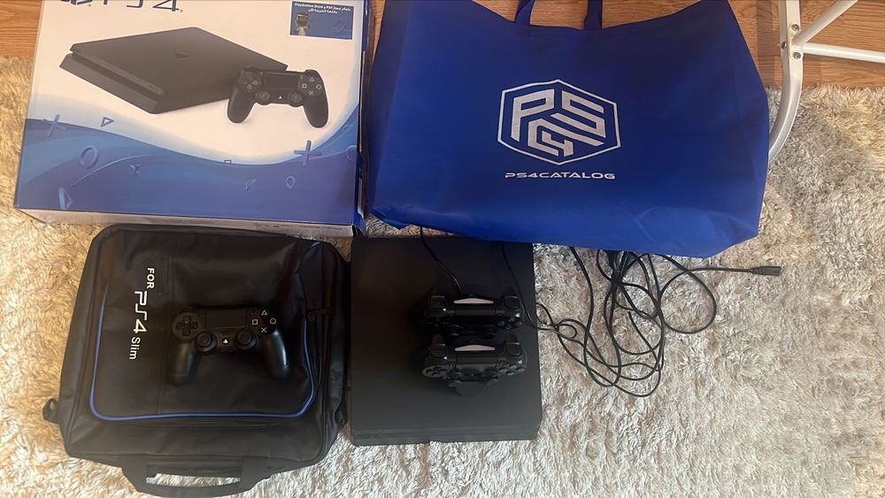 Продам PS 4 Slim в отличном рабочем состоянии