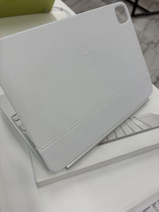Magic Keyboard for iPad Pro M4