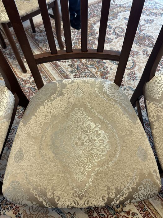 Продам обеденный стол