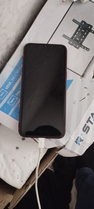 Realmi C3 32 xotirali telefon sotiladi
