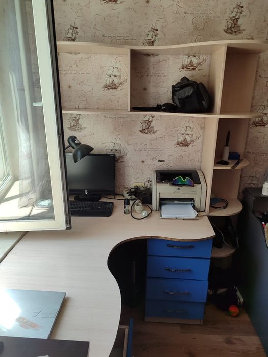 Стол школьный компьютерный