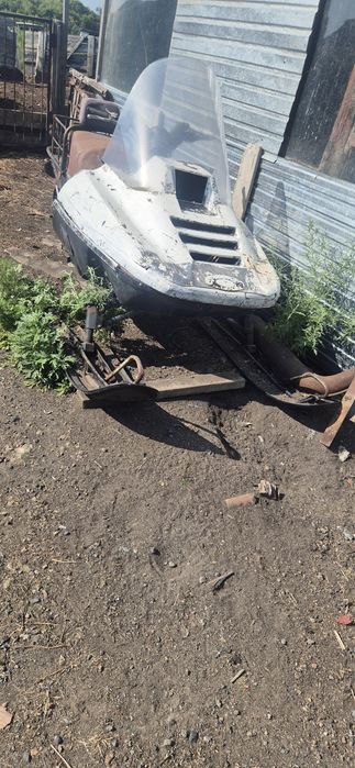 Продам снегоход рысь