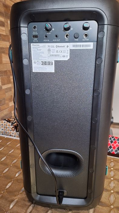 Vând boxa porbabila,bluetooth activa Hisense noua !