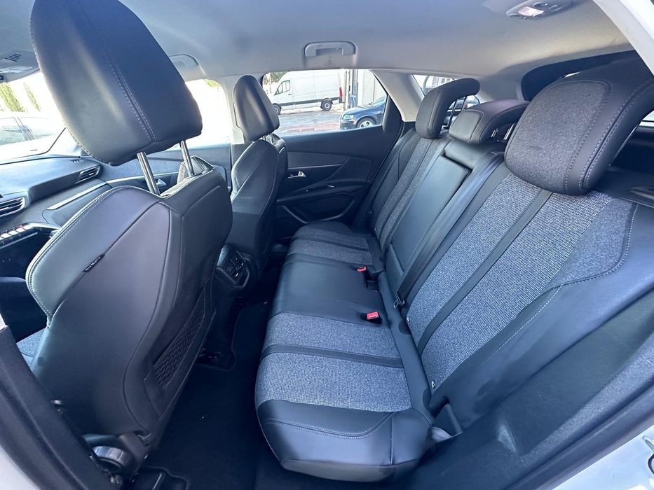 Vând Peugeot 3008 2019 1.2 benzina