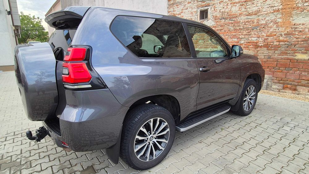 Toyota Land Cruiser 150 Executive, 3 usi, autoutilitara N1