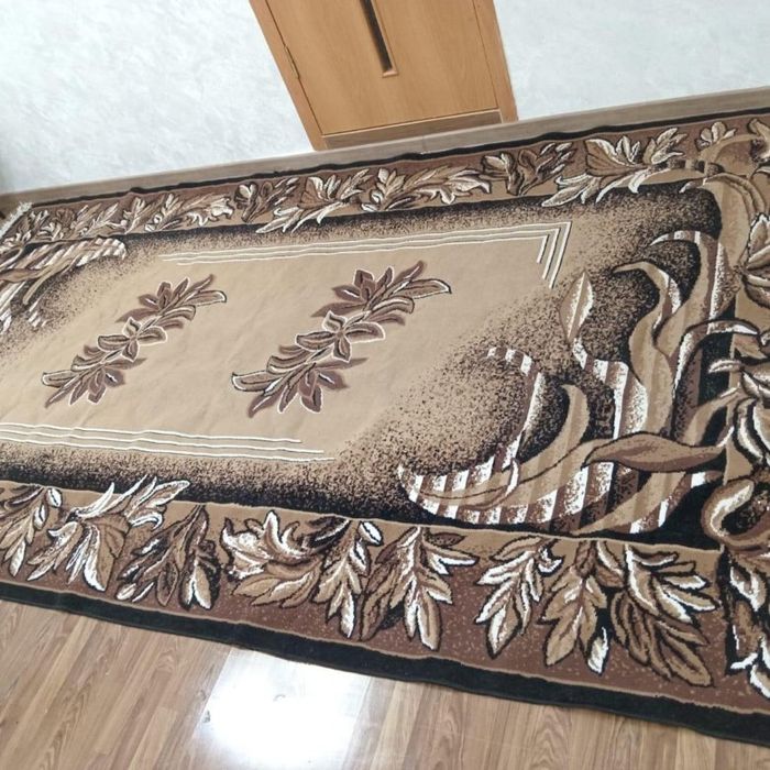 Палас дорожка в хорошем состоянии