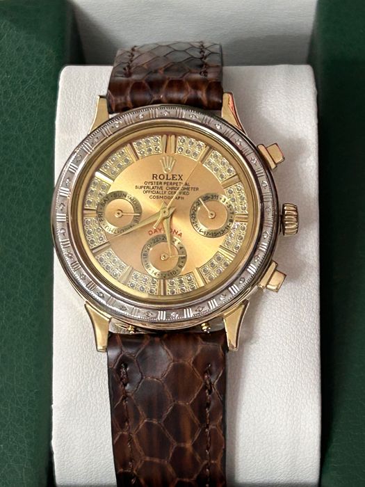 Золотые часы с бриллантами