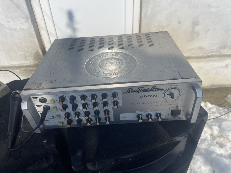 Boxe de vanzare cu statie